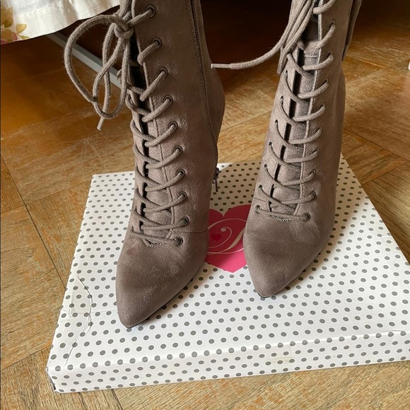 Heel boot - Picture 2 of 3